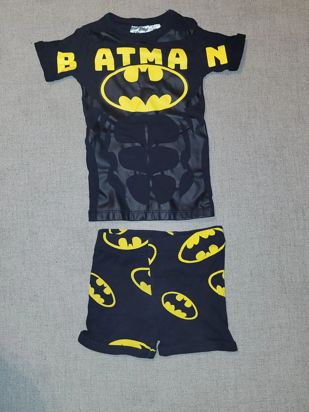 H&M DC Batman Boys Black and Yellow Pajama Set